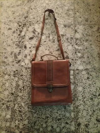 Bolso de cuero marrón