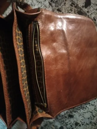 Bolso de cuero marrón