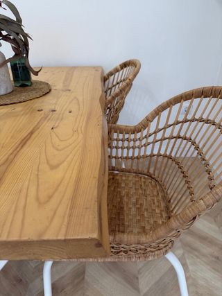 Mesa de comedor industrial de madera y metal