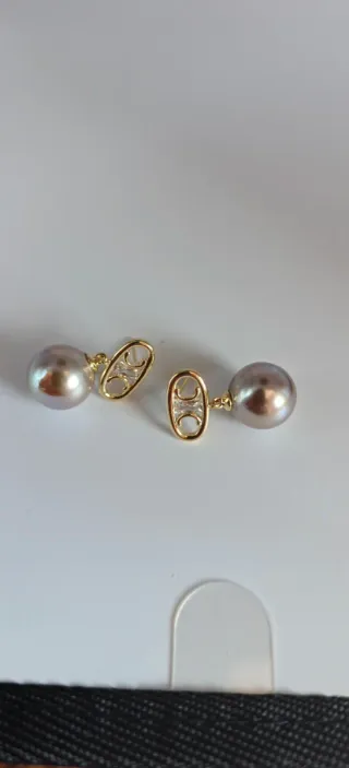 Pendientes perla y oro con detalles