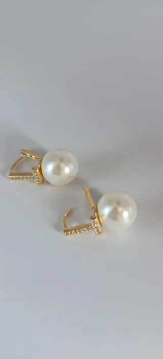 Pendientes perla y oro con detalles