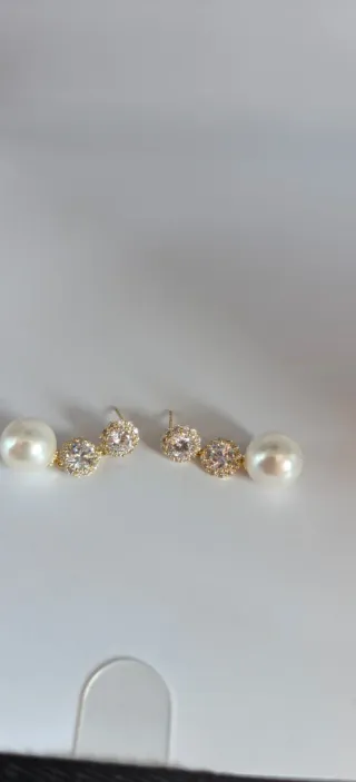 Pendientes perla y oro con detalles