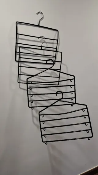 4 Perchas Metálicas Negras