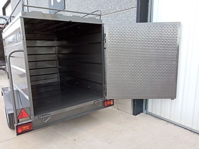 NUEVO: Remolque caja cerrada 750 kg