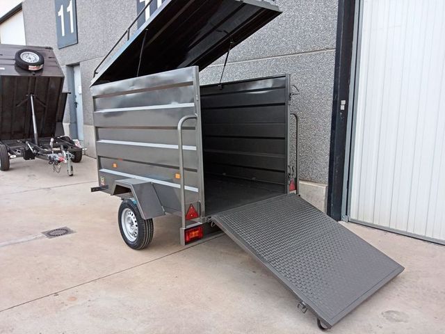 NUEVO: Remolque caja cerrada 750 kg