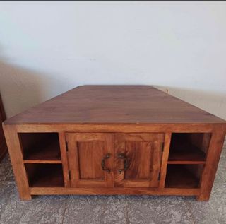 Mueble de madera marrón