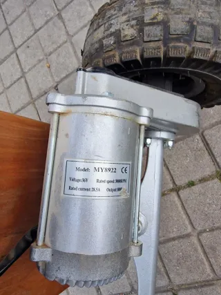 Skate eléctrico LONBO con ruedas todoterreno