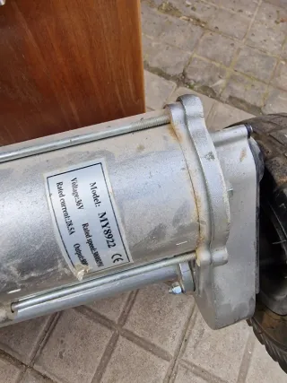 Skate eléctrico LONBO con ruedas todoterreno