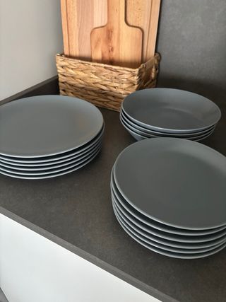 Vajilla IKEA Gris