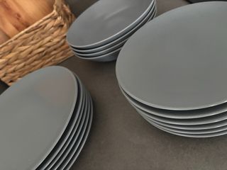 Vajilla IKEA Gris