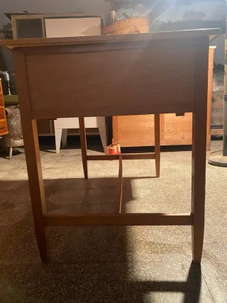 Escritorio de madera antiguo