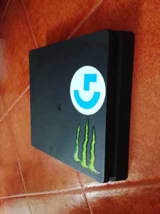 PS4 (PlayStation 4) con 9 juegos, 2 mandos, camara