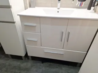 Baño completo: bañera, lavabo e inodoro,