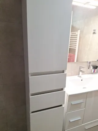 Baño completo: bañera, lavabo e inodoro,