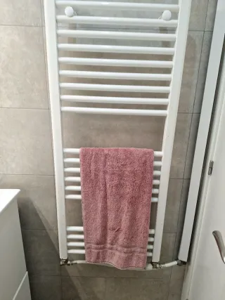 Baño completo: bañera, lavabo e inodoro,