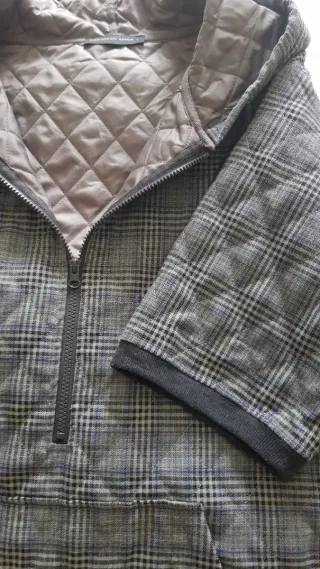 Sudadera larga de tonos grises cuadros acolchada