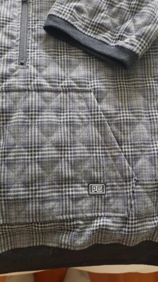 Sudadera larga de tonos grises cuadros acolchada