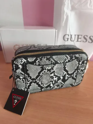 Bolso Guess estampado serpiente