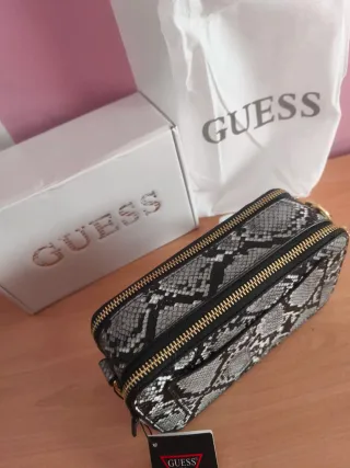 Bolso Guess estampado serpiente
