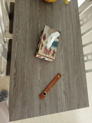 Mesa de comedor con 4 sillas