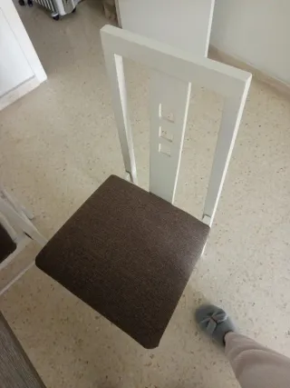 Mesa de comedor con 4 sillas