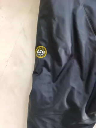 Chaqueta Gill azul y amarilla con capucha