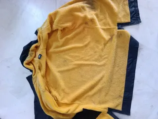 Chaqueta Gill azul y amarilla con capucha