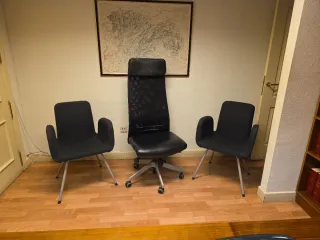 Silla de oficina ergonómica negra