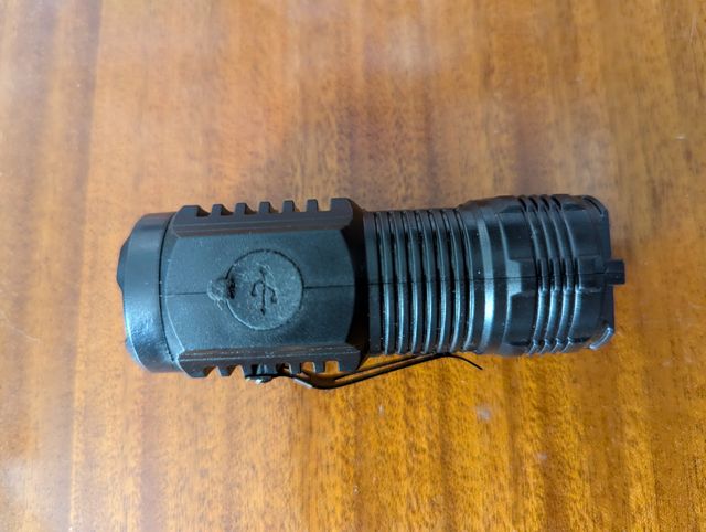 Mini Linterna LED Magnética USB Táctica 3 Núcleos