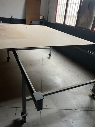 Mesa de trabajo para alfombras