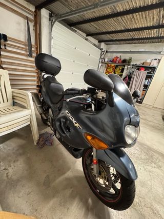 Suzuki GSX750F Gris