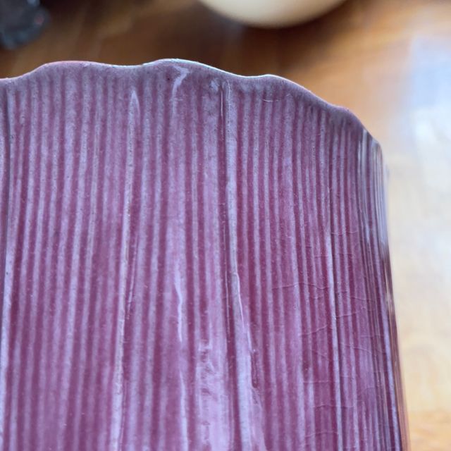 Maceta de cerámica vintage color rosa y dorado