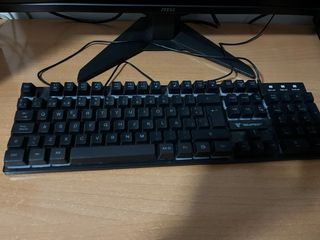 PC gaming, monitor MSI, teclado y ratón gaming