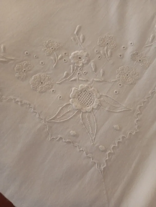 Juego de cama 2 piezas bordado.  Para cama de 90