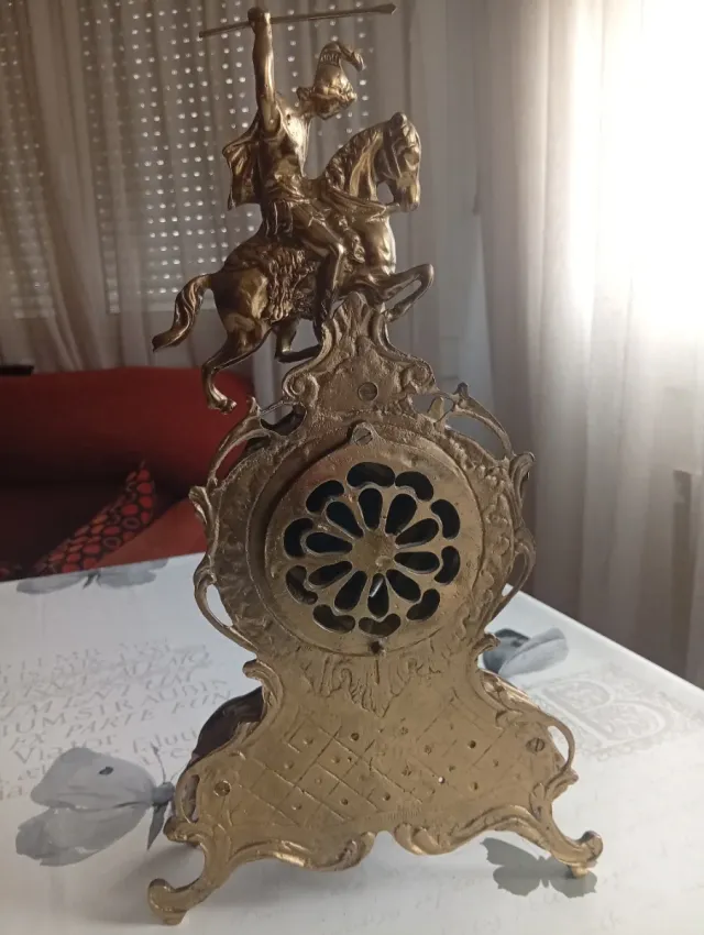 Reloj de sobremesa de bronce