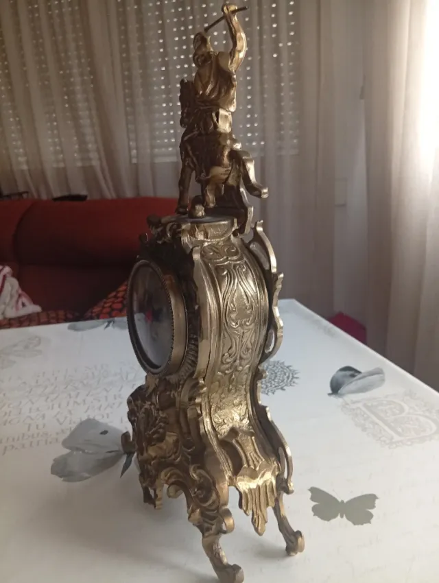 Reloj de sobremesa de bronce