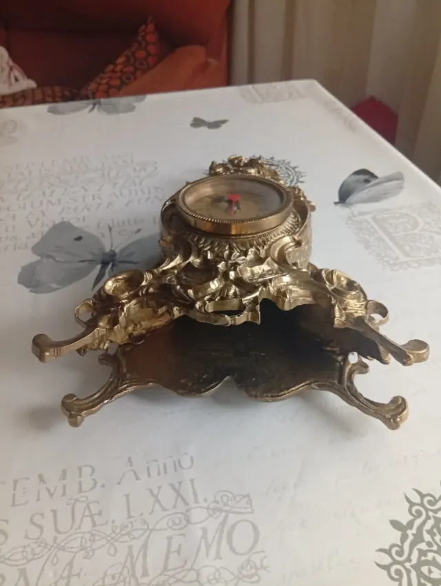 Reloj de sobremesa de bronce