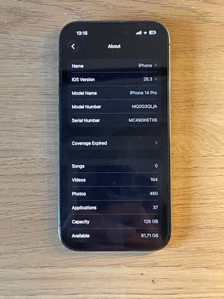 iPhone 14 Pro con accesorios