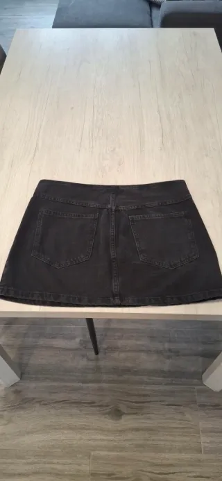 Falda vaquera tachuelas, a estrenar. Talla M