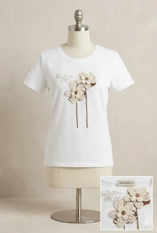 Camiseta blanca bordada cesta flores