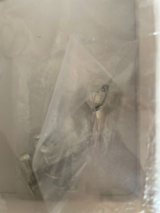 Tapa con llave para caravana/camper