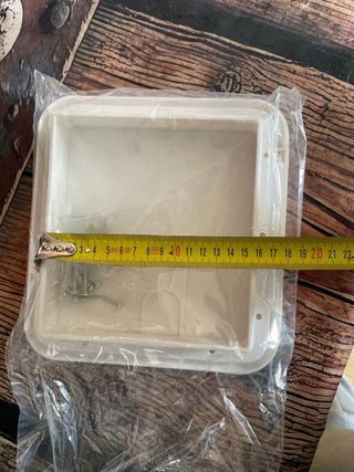 Tapa con llave para caravana/camper