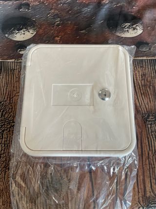 Tapa con llave para caravana/camper