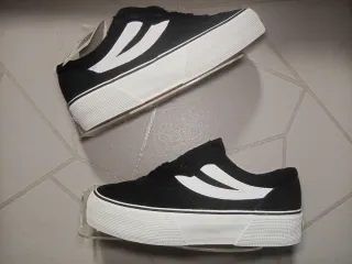 Zapatillas Superga Negras y Blancas