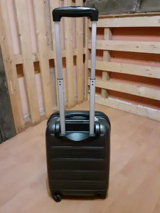 Maleta cabina negra tipo cuero