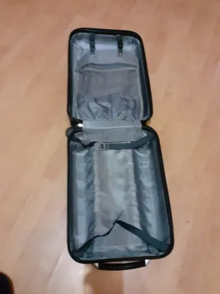 Maleta cabina negra tipo cuero