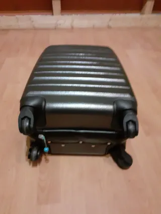 Maleta cabina negra tipo cuero