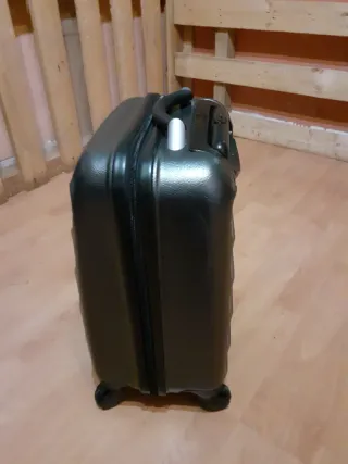 Maleta cabina negra tipo cuero