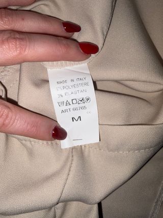 Falda pantalón beige con cinturón