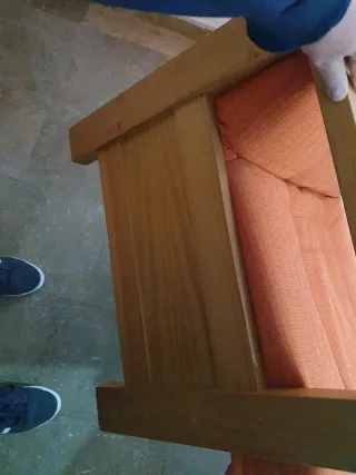 Sillones de tela y madera naranja